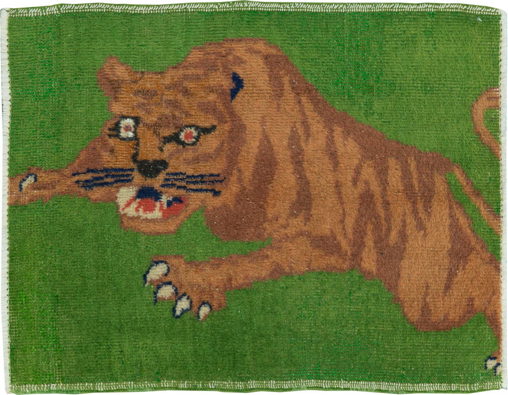 Vintage Turkish Anatolian Pictorial Throw Rug, No.30723 - Galerie Shabab