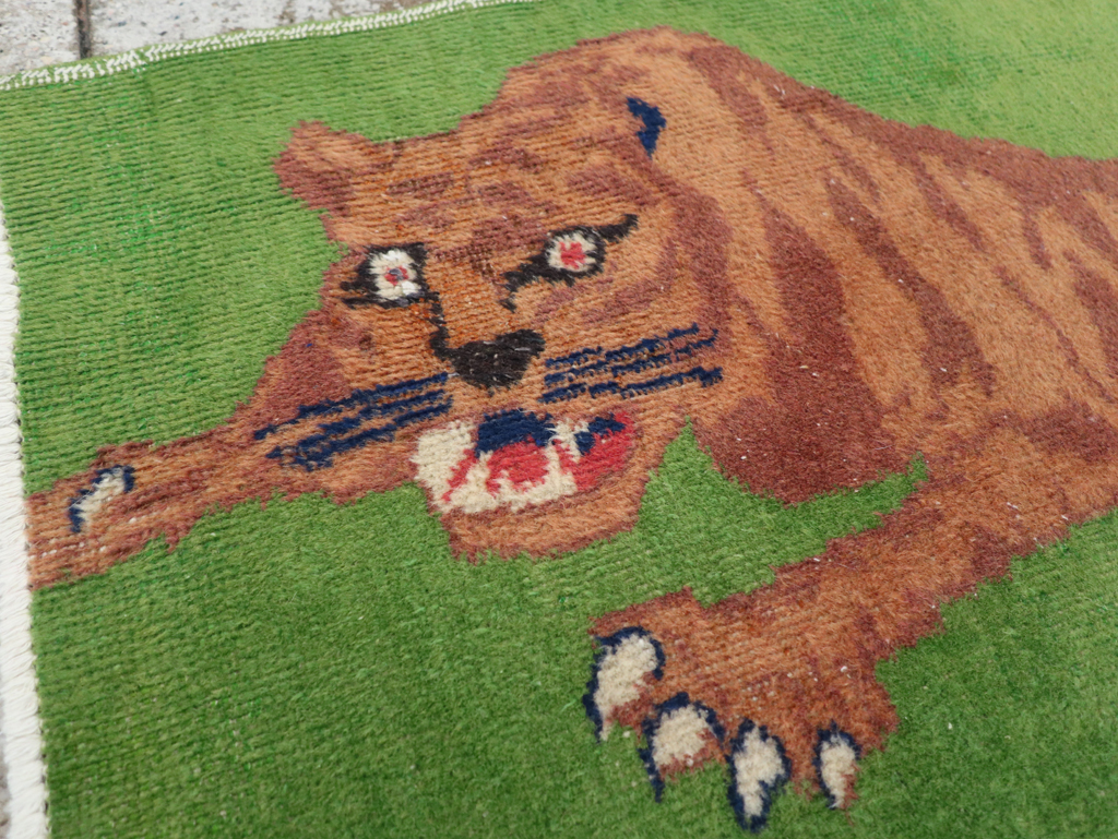 Vintage Turkish Anatolian Pictorial Throw Rug, No.30723 - Galerie Shabab