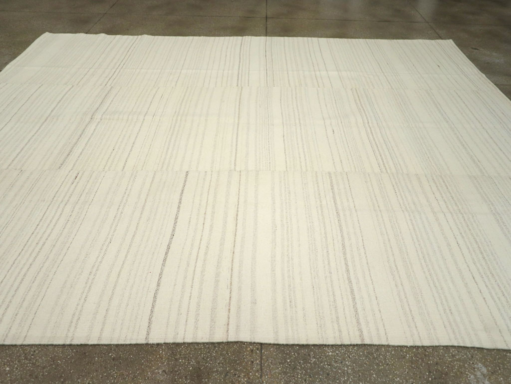 Modern Turkish Flatweave Room Size Carpet, No.30745 - Galerie Shabab