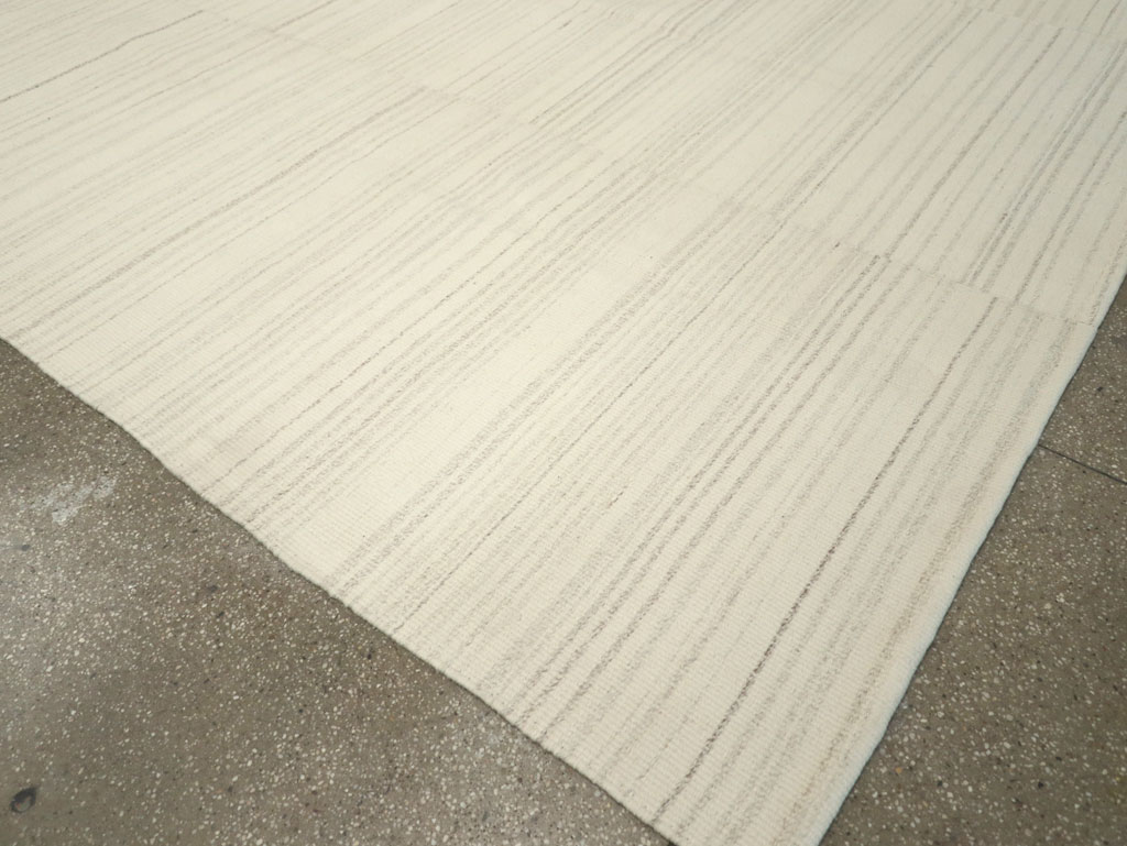 Modern Turkish Flatweave Room Size Carpet, No.30745 - Galerie Shabab