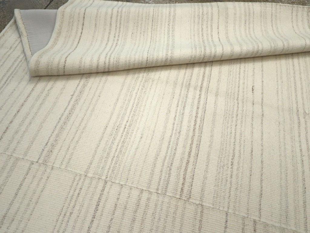Modern Turkish Flatweave Room Size Carpet, No.30745 - Galerie Shabab