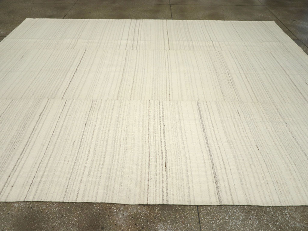 Modern Turkish Flatweave Room Size Carpet, No.30746 - Galerie Shabab