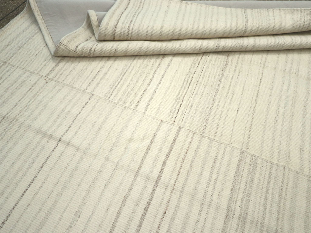 Modern Turkish Flatweave Room Size Carpet, No.30746 - Galerie Shabab