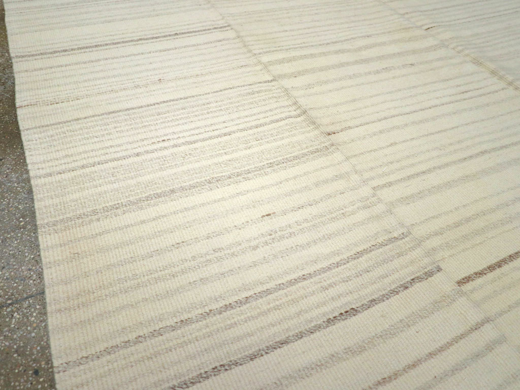 Modern Turkish Flatweave Small Room Size Carpet, No.30747 - Galerie Shabab