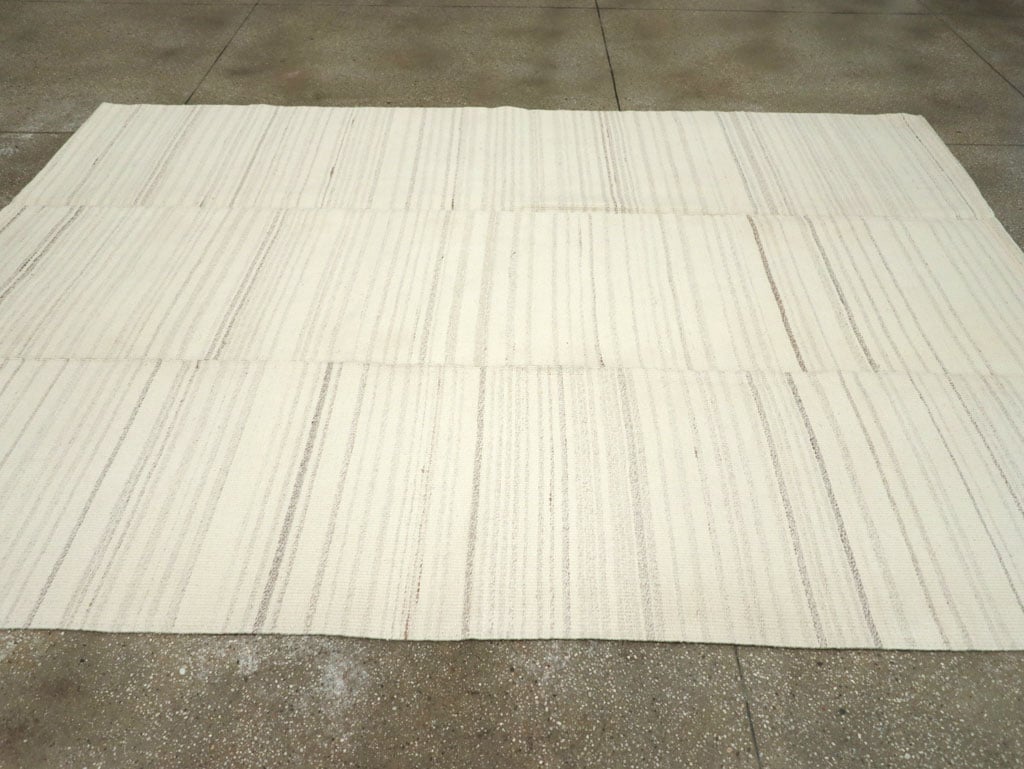 Modern Turkish Flatweave Small Room Size Carpet, No.30747 - Galerie Shabab