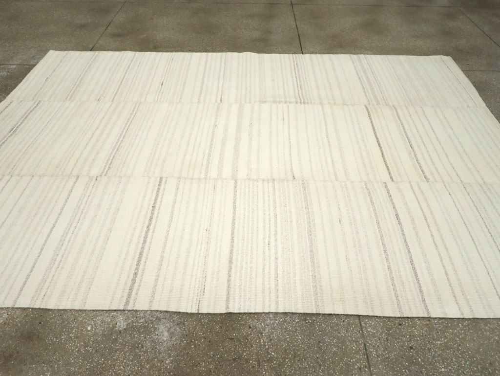 Modern Turkish Flatweave Small Room Size Carpet, No.30747 - Galerie Shabab