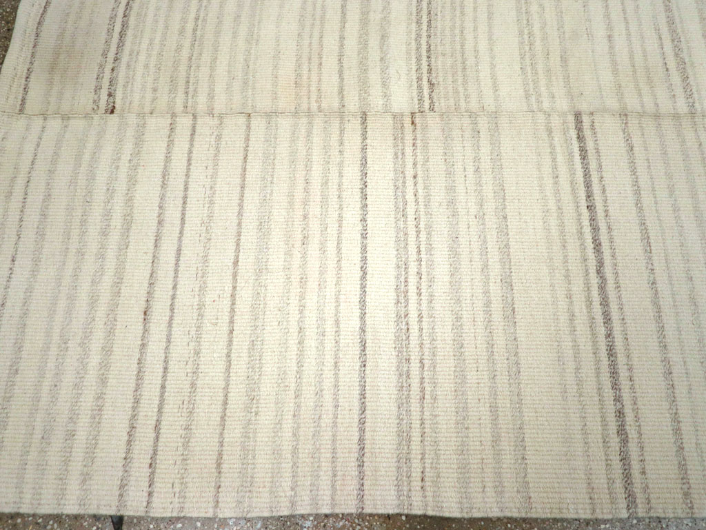 Modern Turkish Flatweave Small Room Size Carpet, No.30747 - Galerie Shabab