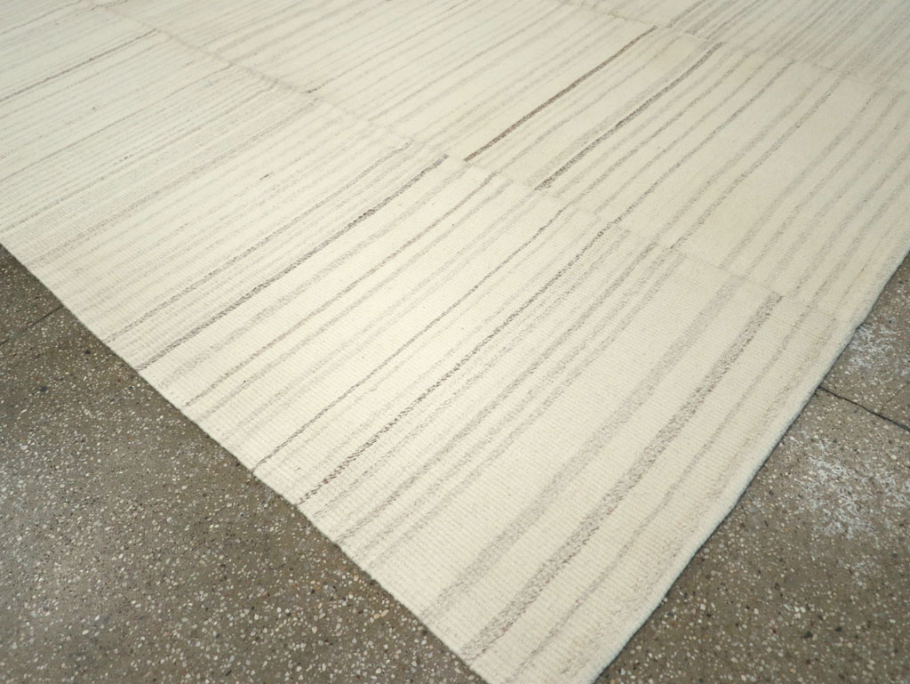 Modern Turkish Flatweave Small Room Size Carpet, No.30747 - Galerie Shabab
