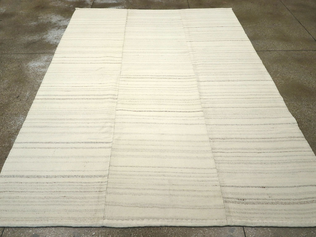 Modern Turkish Flatweave Small Room Size Carpet, No.30748 - Galerie Shabab