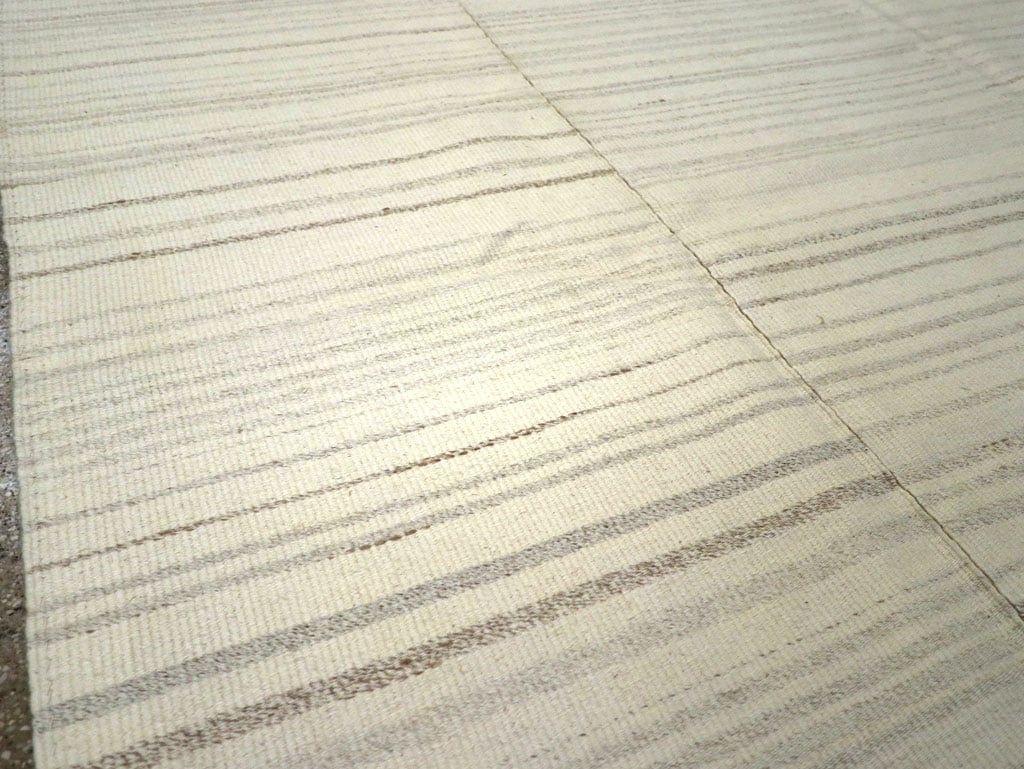 Modern Turkish Flatweave Small Room Size Carpet, No.30748 - Galerie Shabab