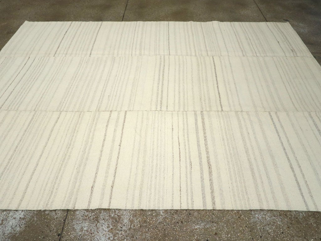 Modern Turkish Flatweave Small Room Size Carpet, No.30748 - Galerie Shabab