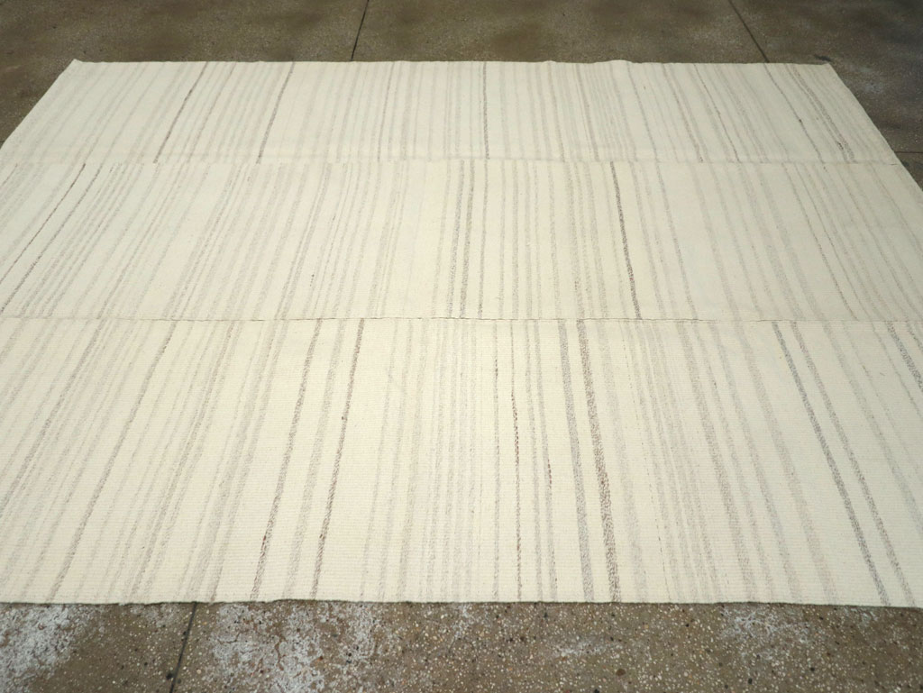 Modern Turkish Flatweave Small Room Size Carpet, No.30748 - Galerie Shabab