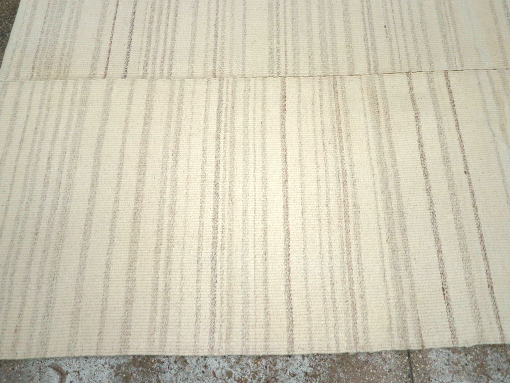 Modern Turkish Flatweave Small Room Size Carpet, No.30748 - Galerie Shabab