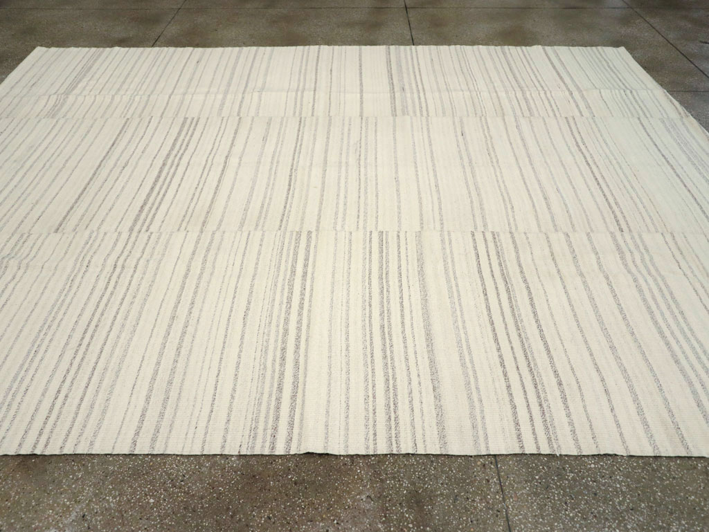 Modern Turkish Flatweave Room Size Carpet, No.30749 - Galerie Shabab