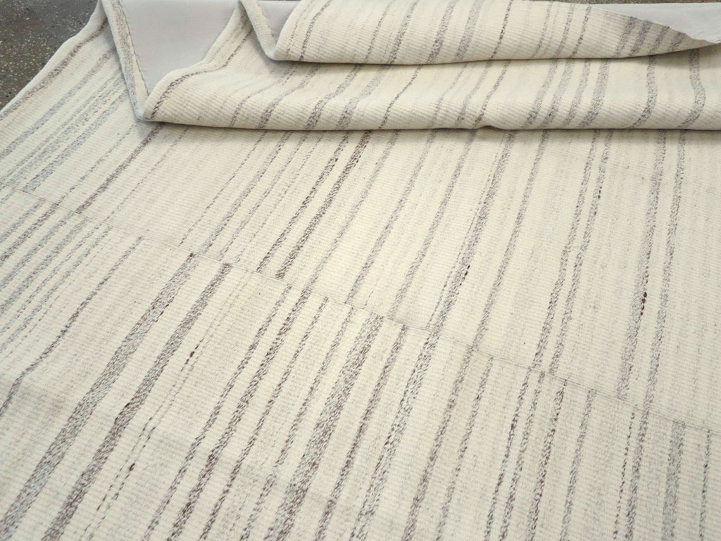 Modern Turkish Flatweave Room Size Carpet, No.30749 - Galerie Shabab