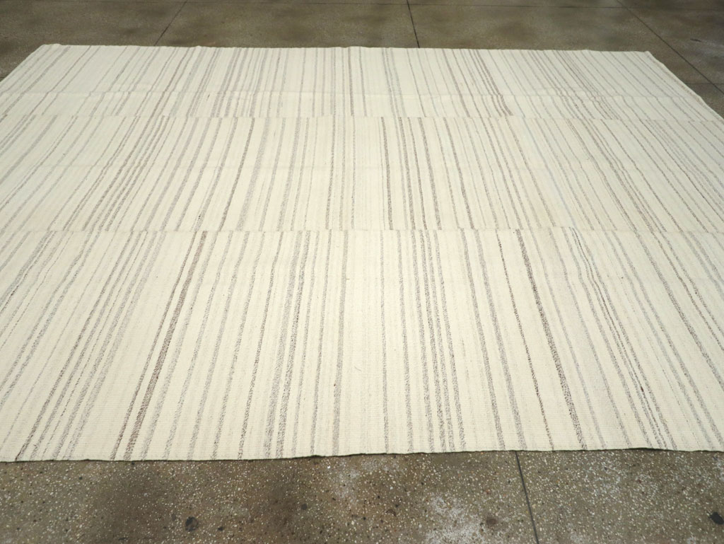 Modern Turkish Flatweave Room Size Carpet, No.30750 - Galerie Shabab