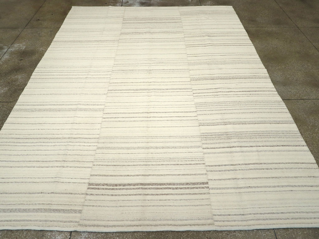 Modern Turkish Flatweave Room Size Carpet, No.30751 - Galerie Shabab