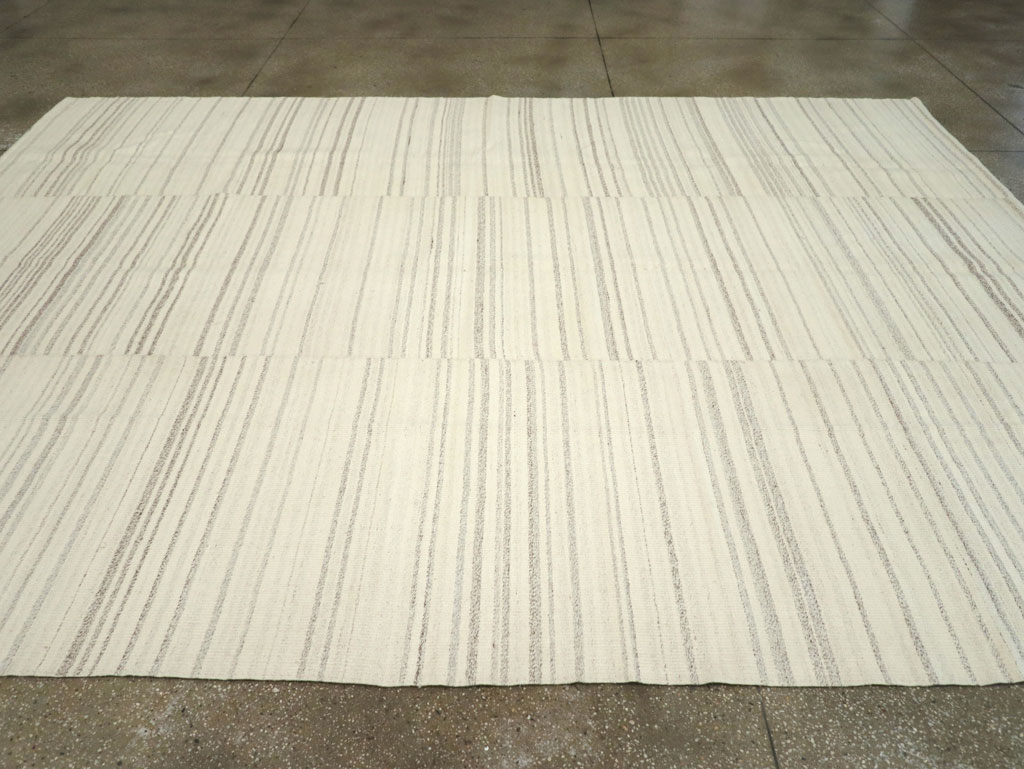 Modern Turkish Flatweave Room Size Carpet, No.30751 - Galerie Shabab