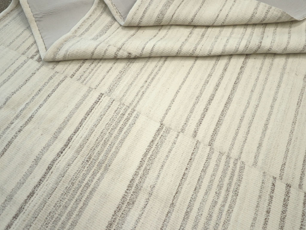 Modern Turkish Flatweave Room Size Carpet, No.30751 - Galerie Shabab