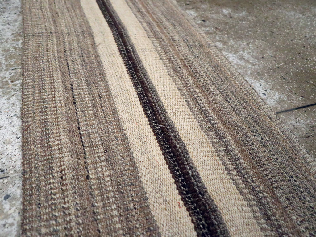 Modern Turkish Flatweave Kilim Runner, No.30769 - Galerie Shabab