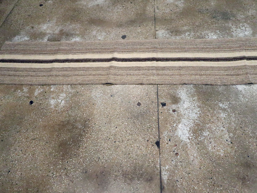 Modern Turkish Flatweave Kilim Runner, No.30769 - Galerie Shabab