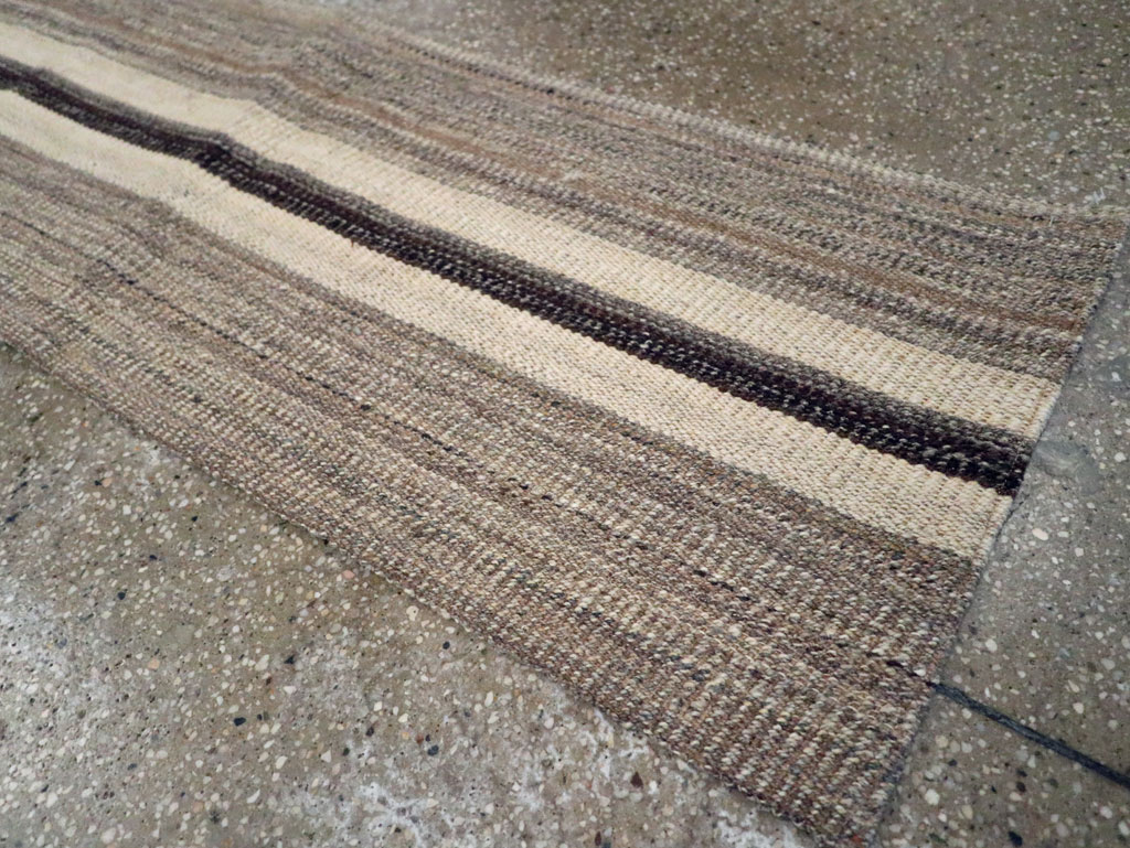 Modern Turkish Flatweave Kilim Runner, No.30769 - Galerie Shabab