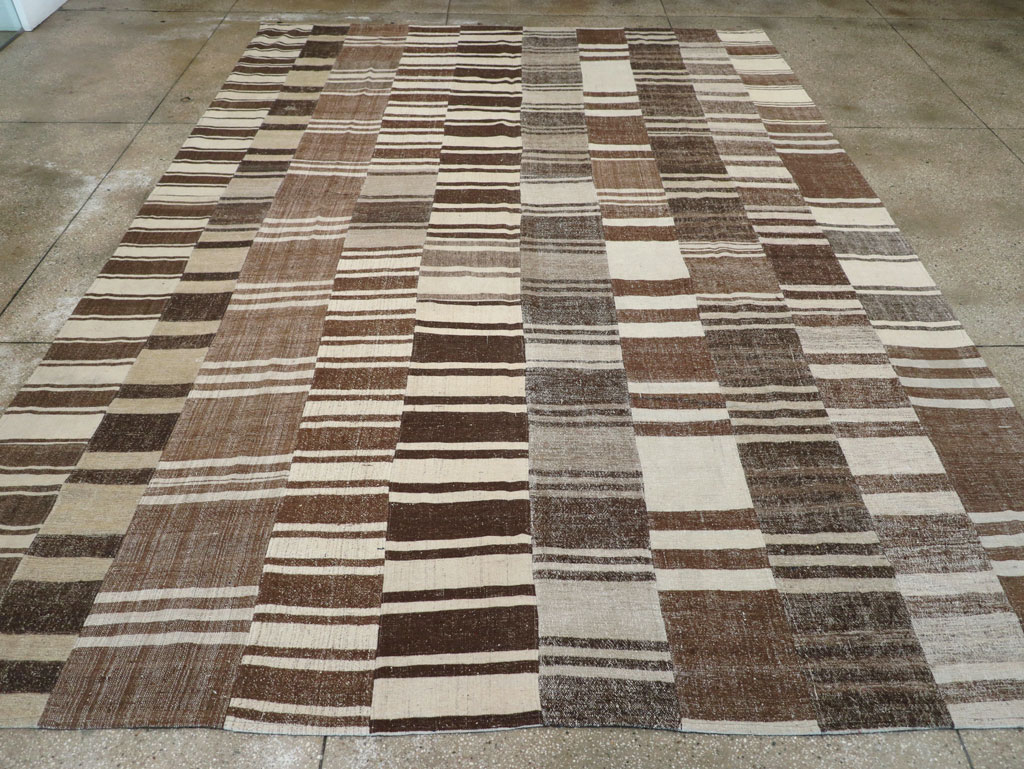 Modern Turkish Flatweave Room Size Carpet, No.30787 - Galerie Shabab
