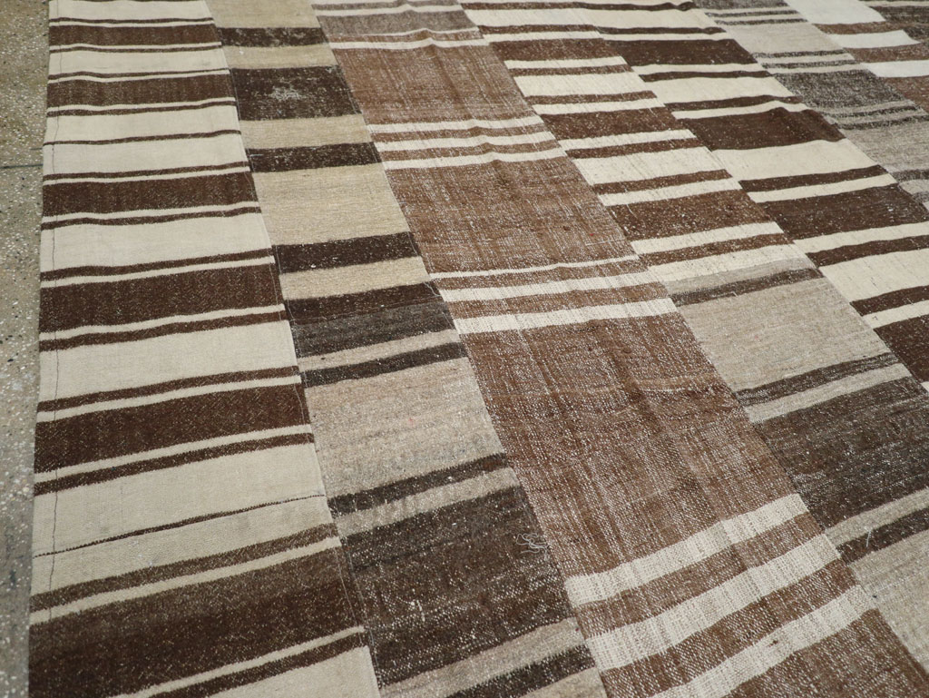 Modern Turkish Flatweave Room Size Carpet, No.30787 - Galerie Shabab