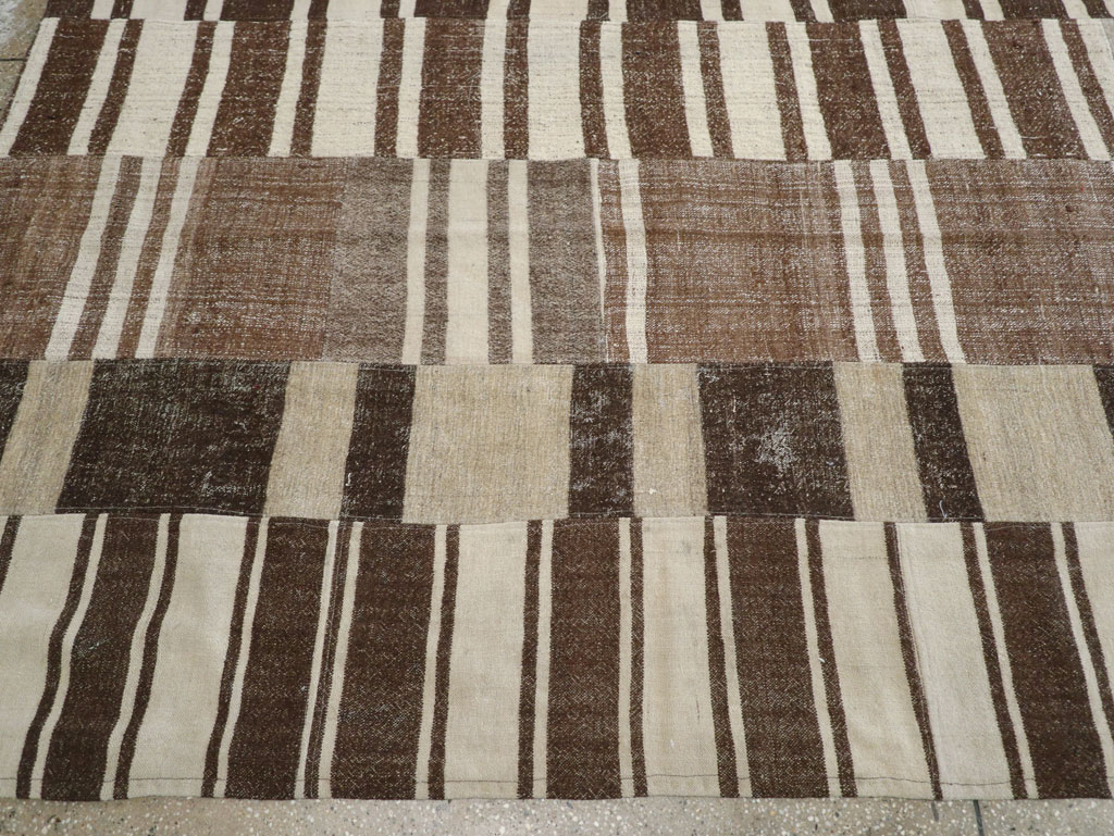 Modern Turkish Flatweave Room Size Carpet, No.30787 - Galerie Shabab