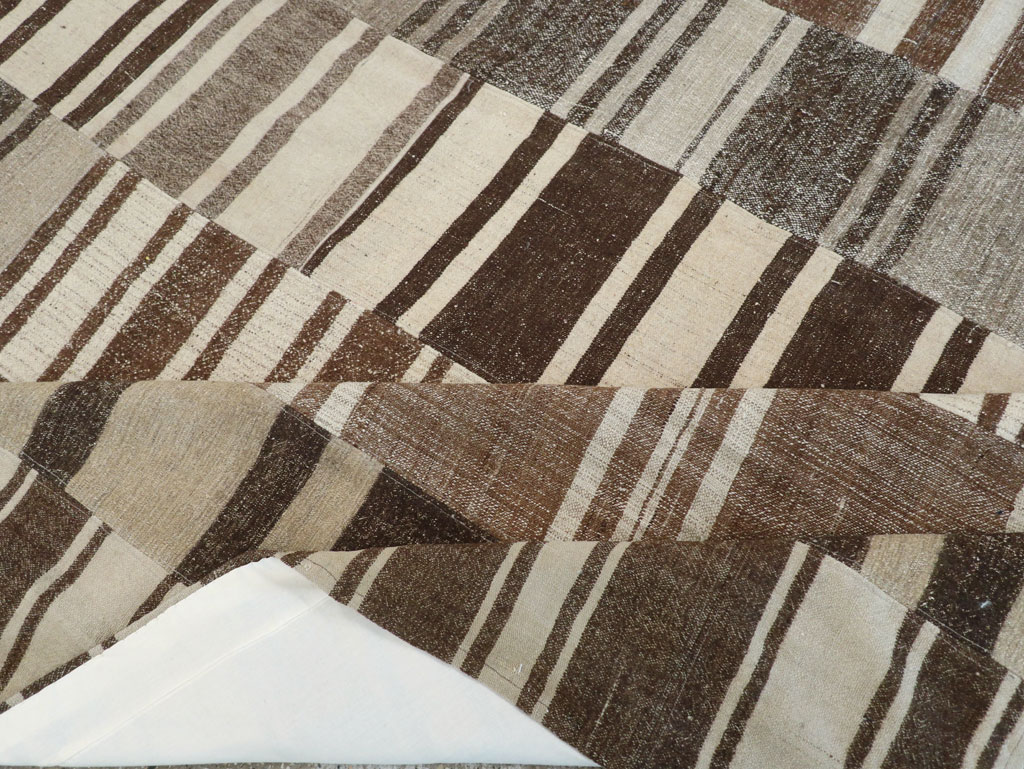 Modern Turkish Flatweave Room Size Carpet, No.30787 - Galerie Shabab