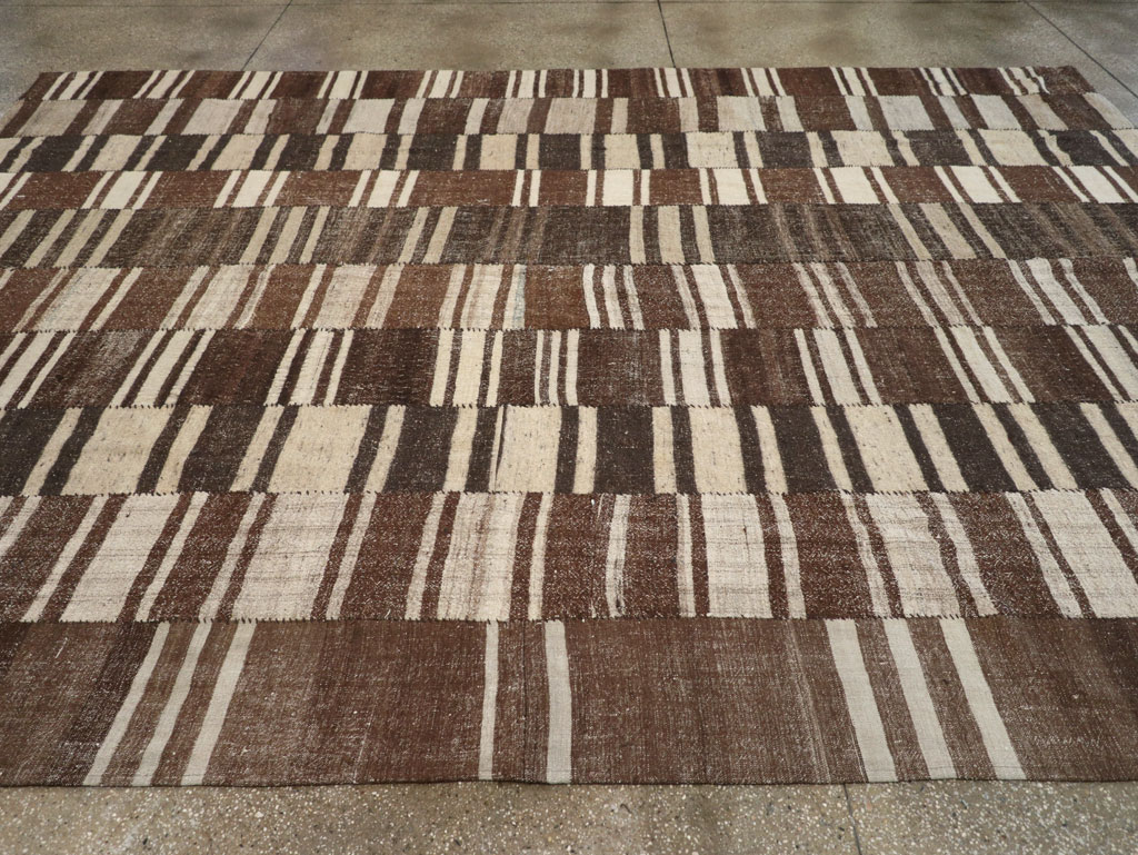 Modern Turkish Flatweave Room Size Carpet, No.30788 - Galerie Shabab