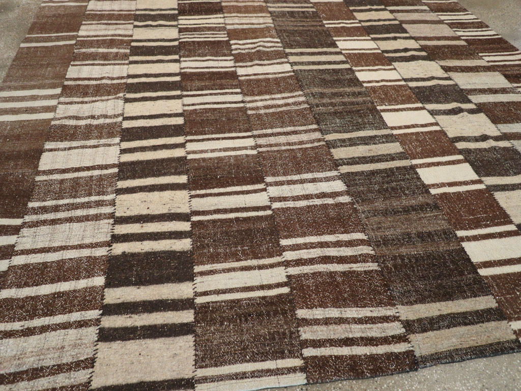 Modern Turkish Flatweave Room Size Carpet, No.30788 - Galerie Shabab