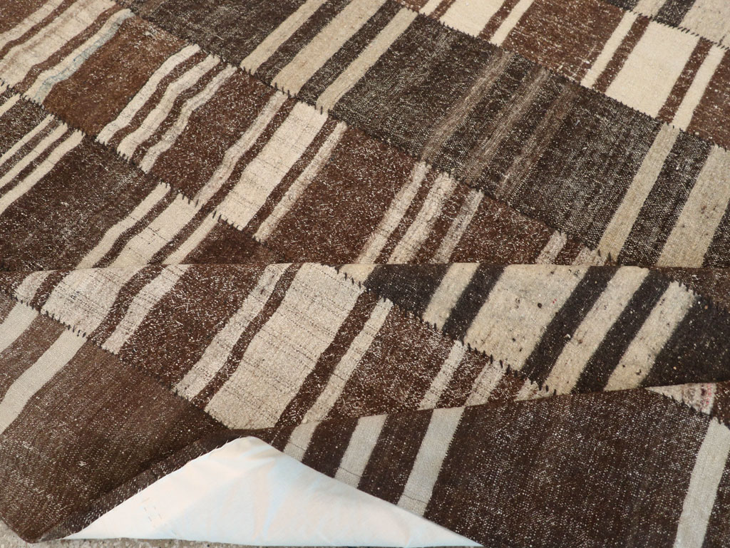 Modern Turkish Flatweave Room Size Carpet, No.30788 - Galerie Shabab