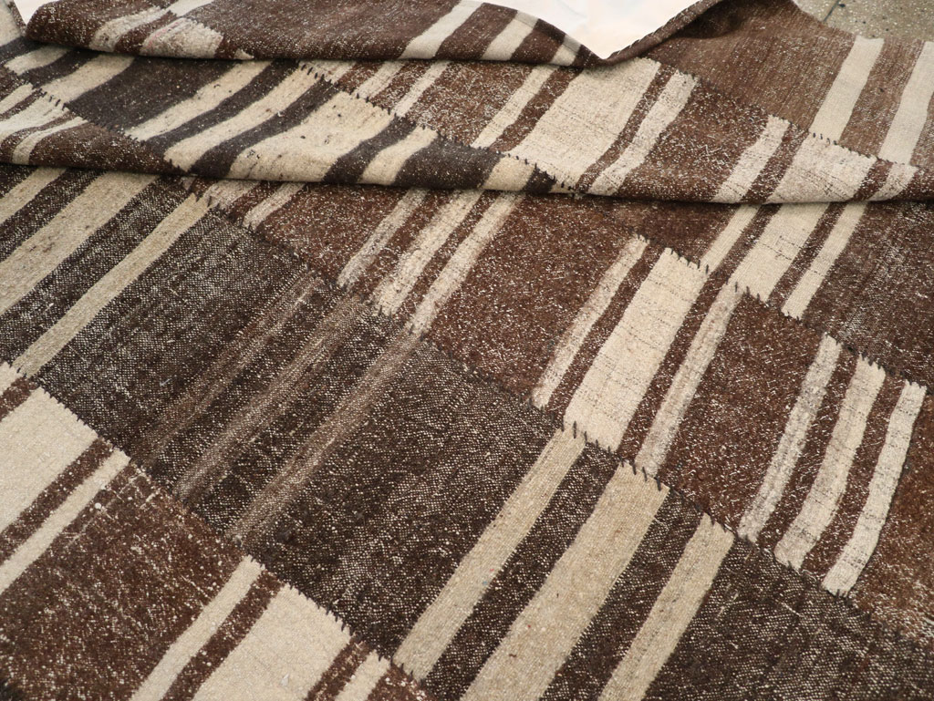 Modern Turkish Flatweave Room Size Carpet, No.30788 - Galerie Shabab
