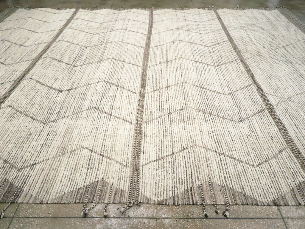 Moroccan Inspired Contemporary Turkish Large Room Size Carpet, No.30801 - Galerie Shabab
