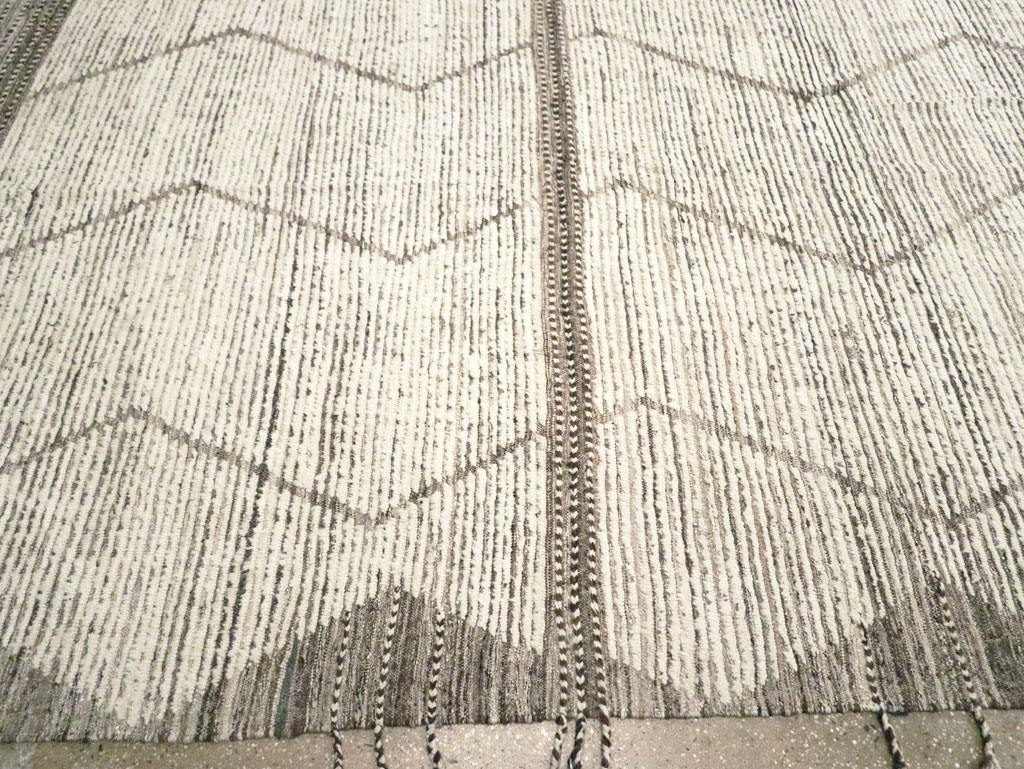 Moroccan Inspired Contemporary Turkish Large Room Size Carpet, No.30801 - Galerie Shabab