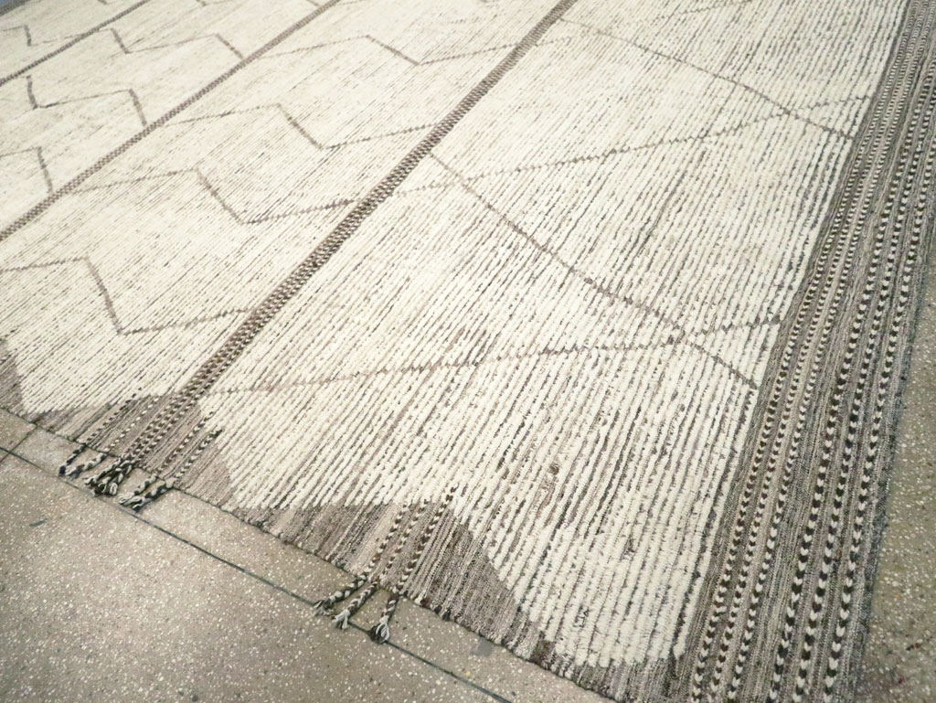 Moroccan Inspired Contemporary Turkish Large Room Size Carpet, No.30801 - Galerie Shabab