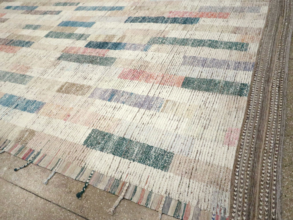 Moroccan Inspired Contemporary Handmade Turkish Large Room Size Carpet, No.30810 - Galerie Shabab