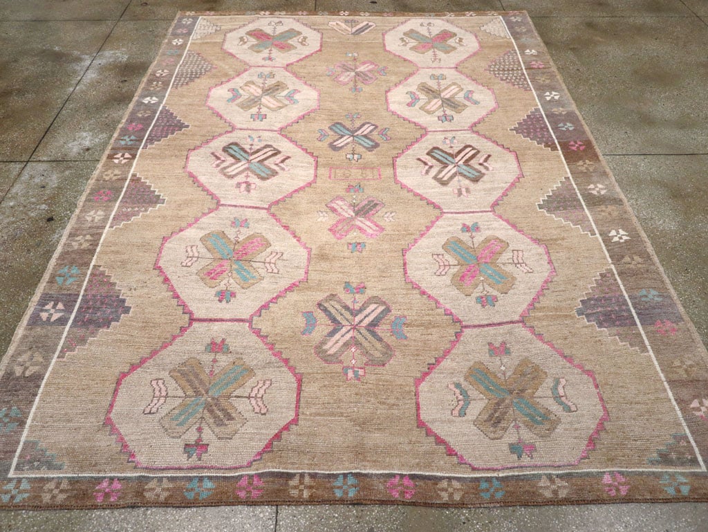 Vintage Turkish Anatolian Room Size Carpet, No.30816 - Galerie Shabab