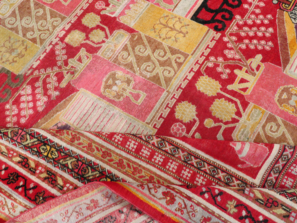 Antique East Turkestan Pictorial Vase Khotan Small Room Size Carpet, No.30818 - Galerie Shabab