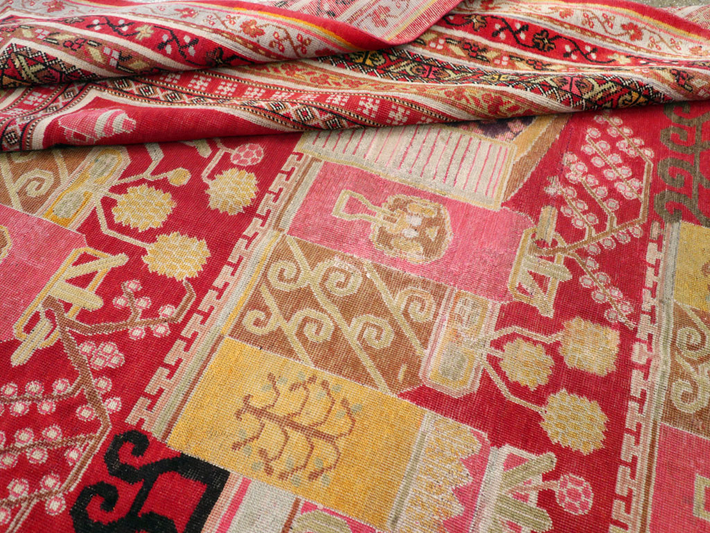 Antique East Turkestan Pictorial Vase Khotan Small Room Size Carpet, No.30818 - Galerie Shabab