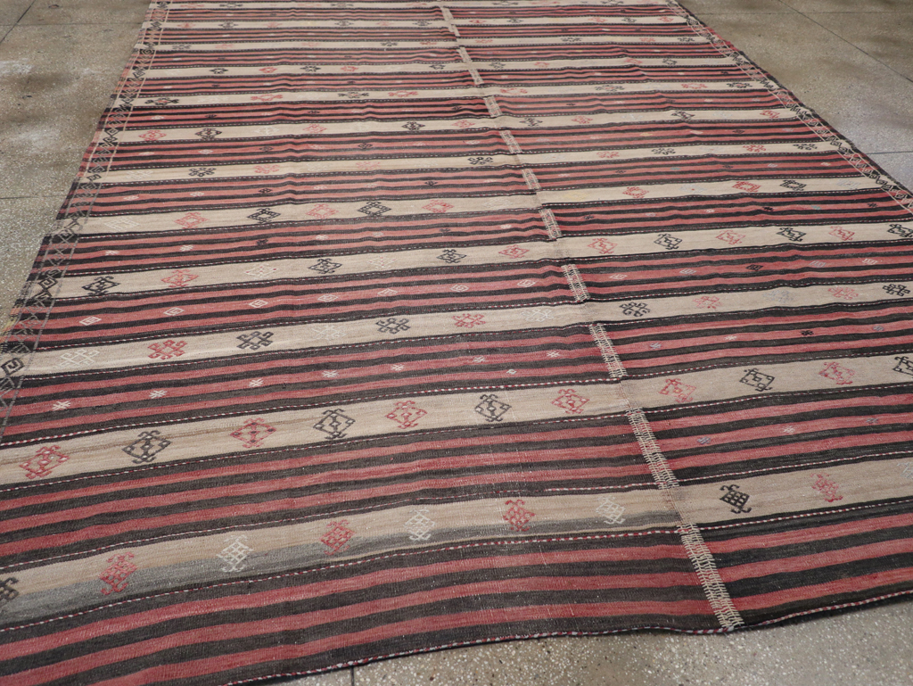Vintage Turkish Flatweave Kilim Room Size Carpet, No.30819 - Galerie Shabab
