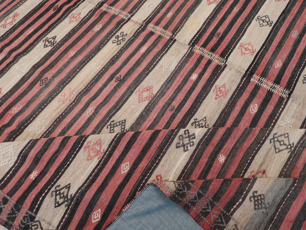 Vintage Turkish Flatweave Kilim Room Size Carpet, No.30819 - Galerie Shabab