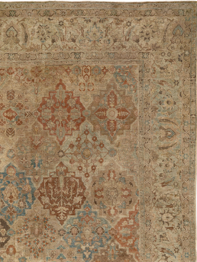 Antique Persian Tabriz Room Size Carpet, No.30840 - Galerie Shabab