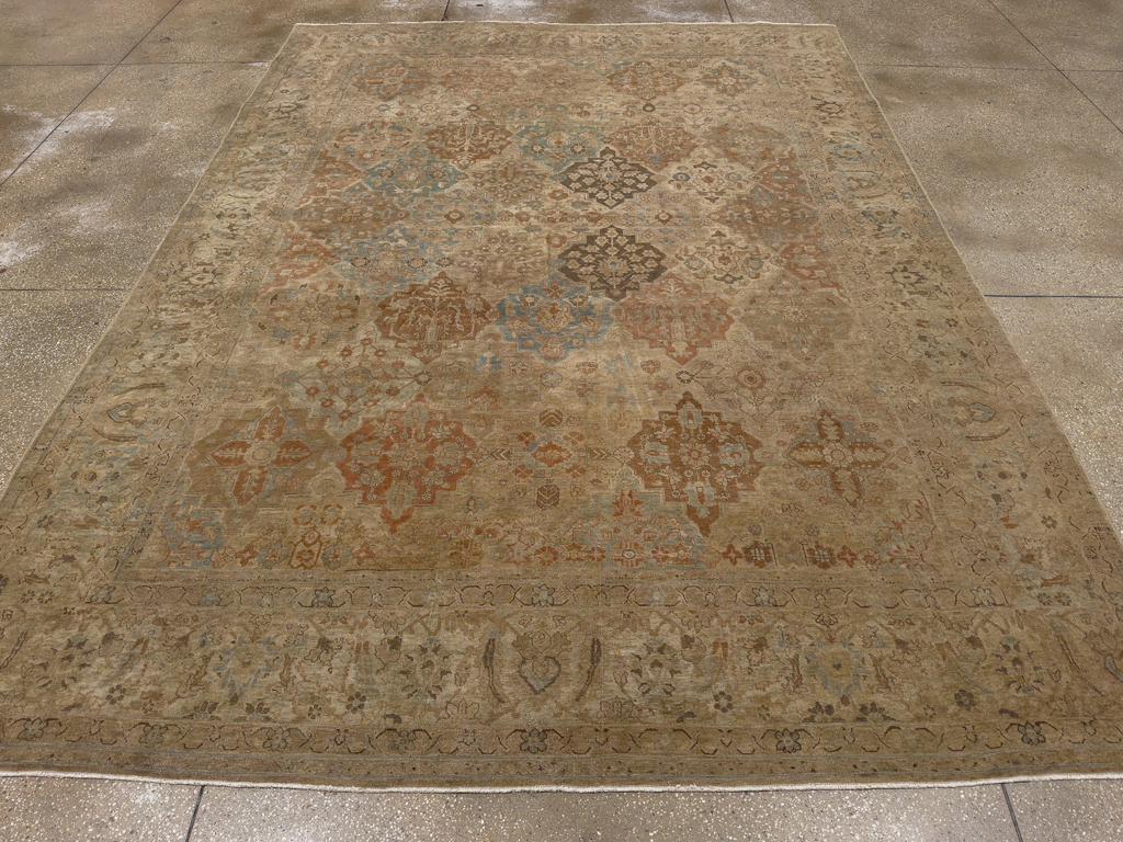 Antique Persian Tabriz Room Size Carpet, No.30840 - Galerie Shabab