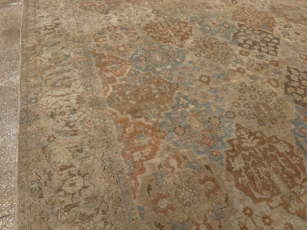 Antique Persian Tabriz Room Size Carpet, No.30840 - Galerie Shabab