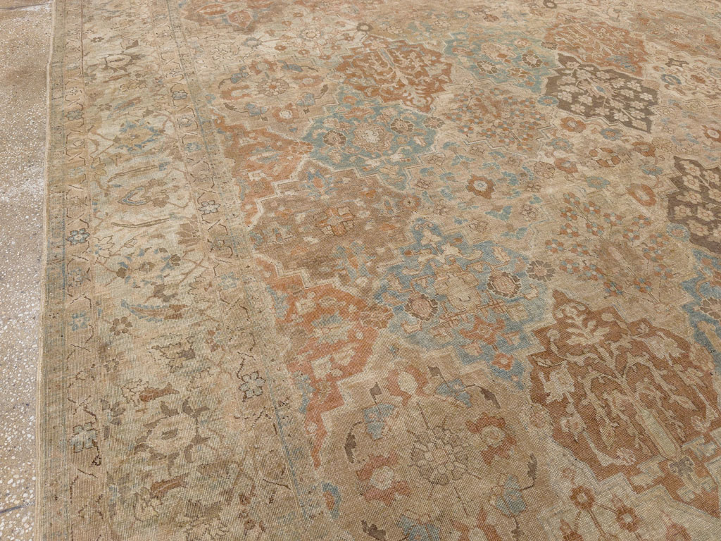 Antique Persian Tabriz Room Size Carpet, No.30840 - Galerie Shabab