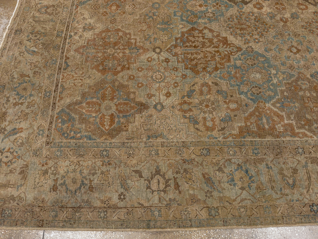 Antique Persian Tabriz Room Size Carpet, No.30840 - Galerie Shabab