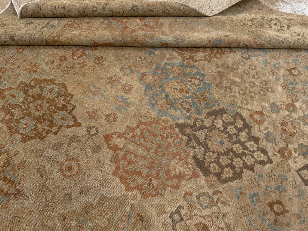 Antique Persian Tabriz Room Size Carpet, No.30840 - Galerie Shabab