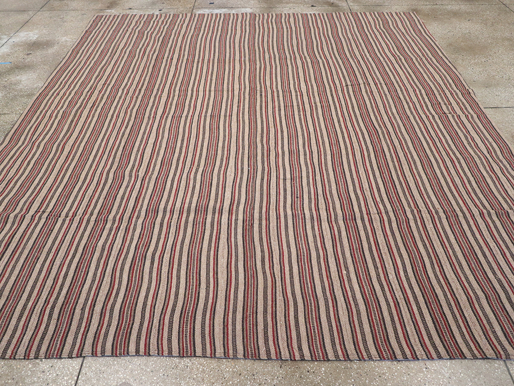 Vintage Persian Flatweave Kilim Room Size Carpet, No.30843 - Galerie Shabab